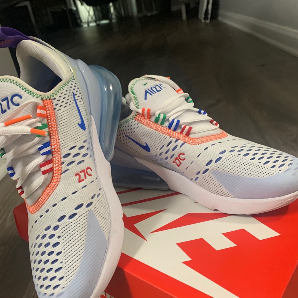 NIKE AIR MAX 270